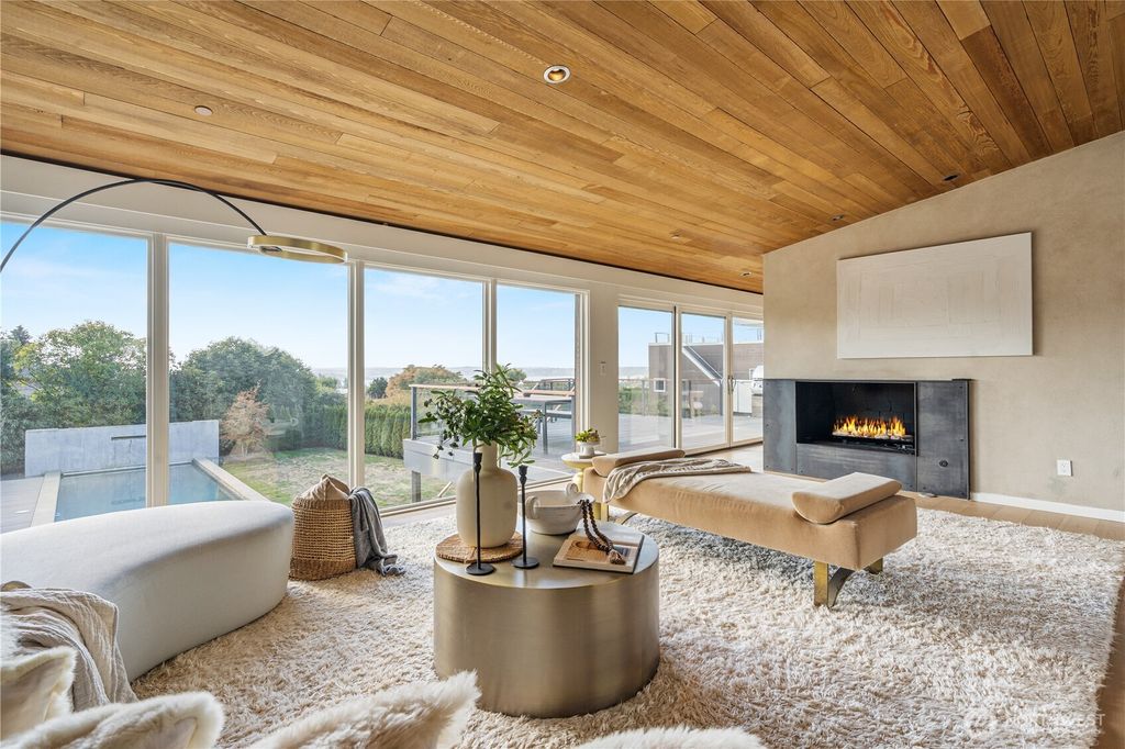 Photo of 9135 NE 19th St St, Clyde Hill, WA 98004 (MLS # 2478073)