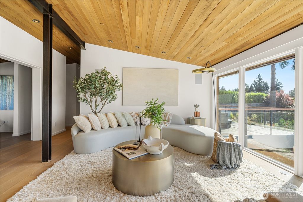 Photo of 9135 NE 19th St St, Clyde Hill, WA 98004 (MLS # 2478073)