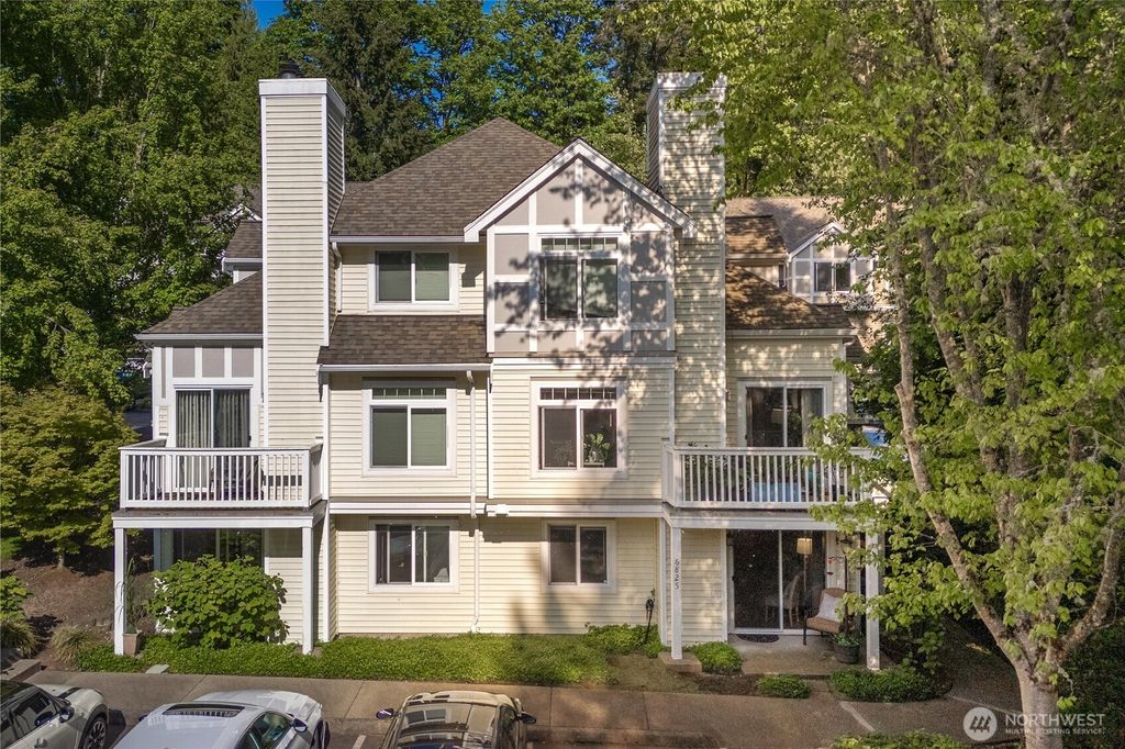 Photo of 6825 SE Cougar Mountain Way, Bellevue, WA 98006 (MLS # 2528150)