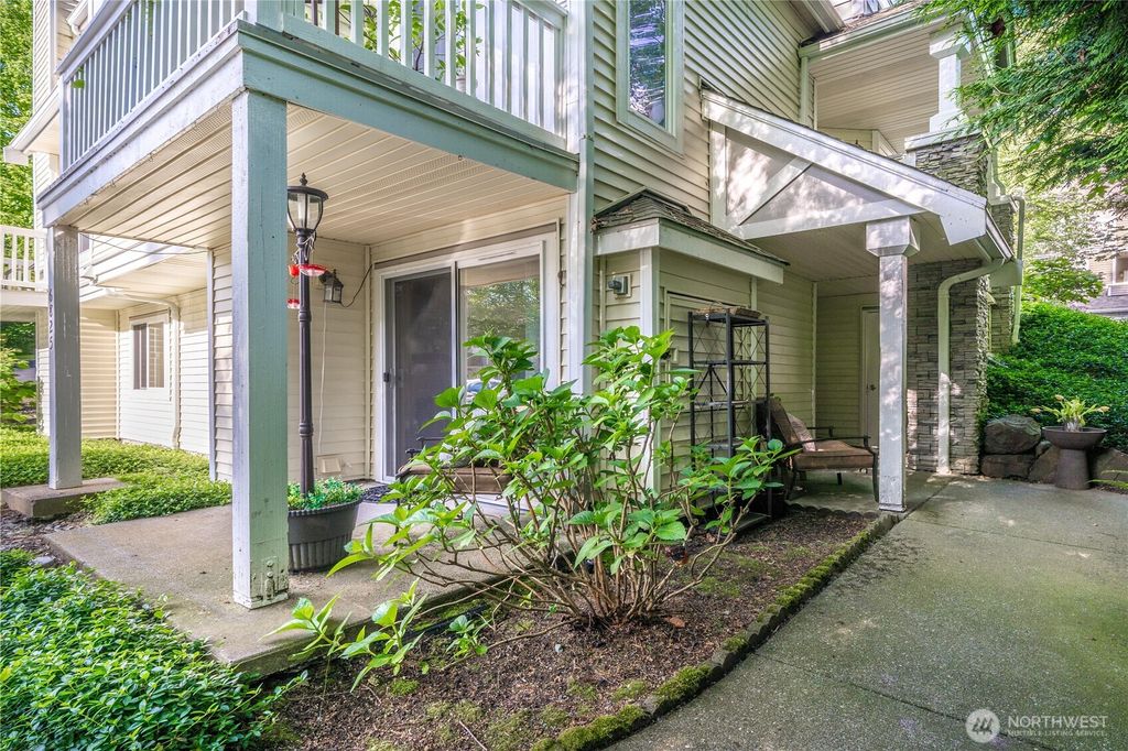 Photo of 6825 SE Cougar Mountain Way, Bellevue, WA 98006 (MLS # 2528150)