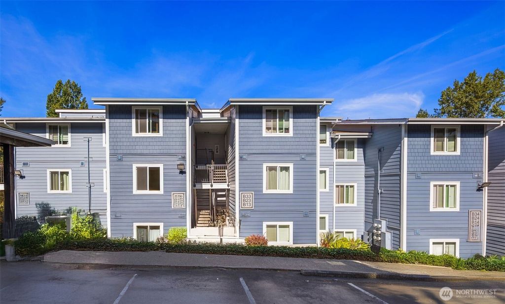 Photo of 2511 S 248th St St #B12, Kent, WA 98032 (MLS # 2420432)