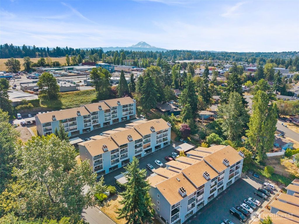 Photo of 2511 S 248th St St #B12, Kent, WA 98032 (MLS # 2420432)