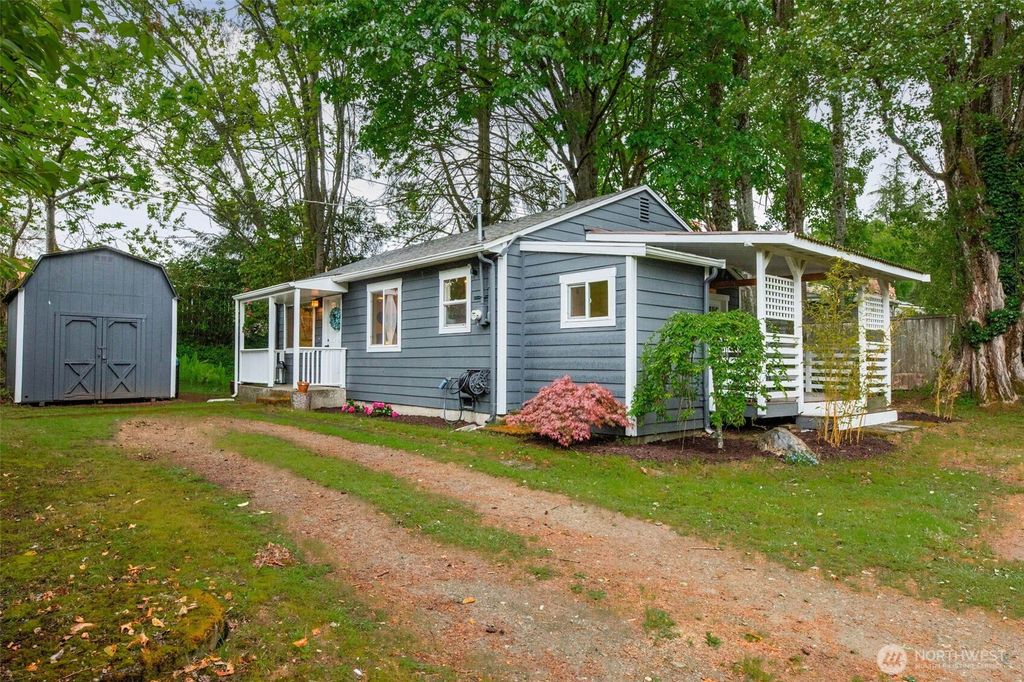 Photo of 15504 25th Avenue NE, Shoreline, WA 98155 (MLS # 2523544)