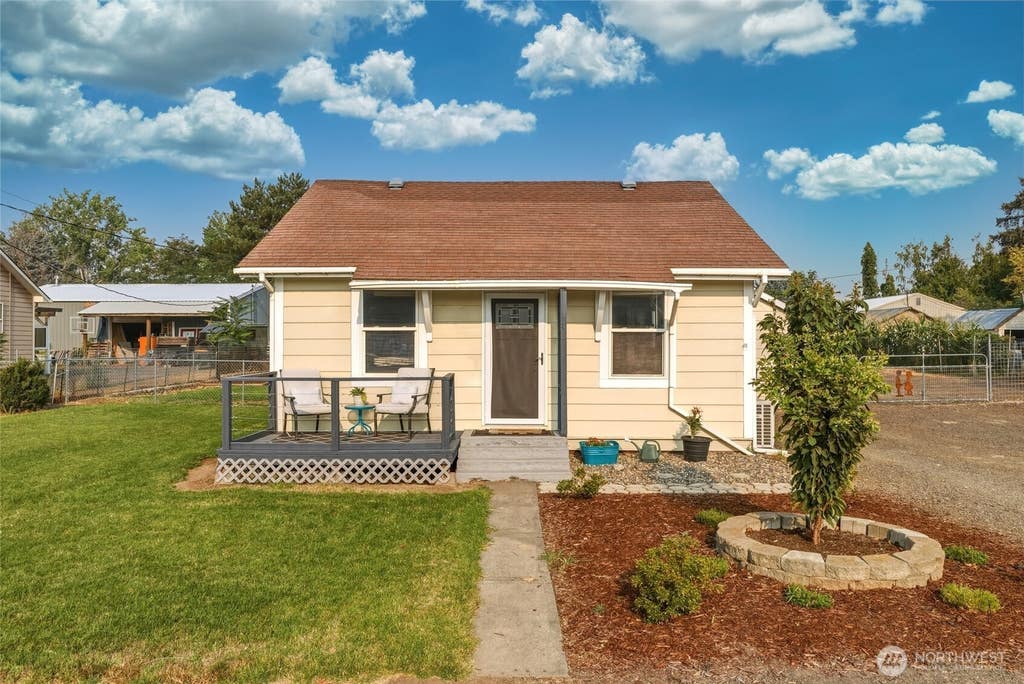 Photo of 143 Union Street, Walla Walla, WA 99362 (MLS # 2566997)