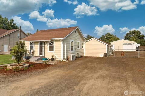 Photo of 143 Union Street, Walla Walla, WA 99362 (MLS # 2566997)