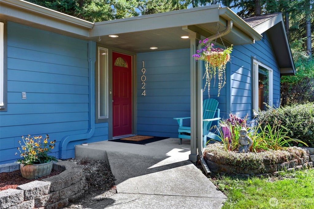 Photo of 19024 140th Avenue SE, Renton, WA 98058 (MLS # 2579581)