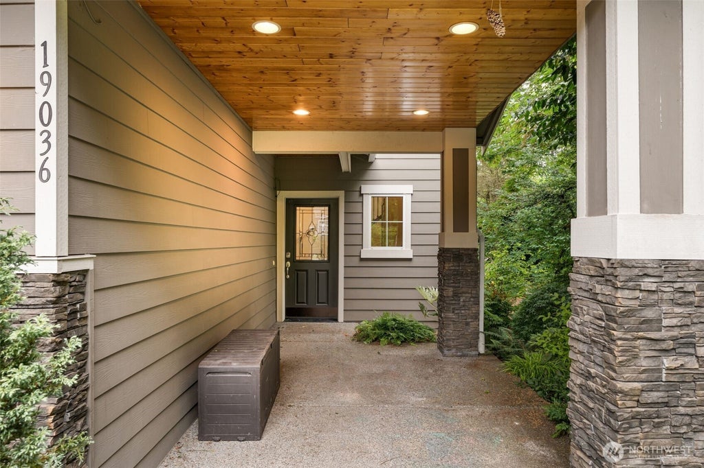 Photo of 19036 18th Avenue NE, Shoreline, WA 98155 (MLS # 2576934)