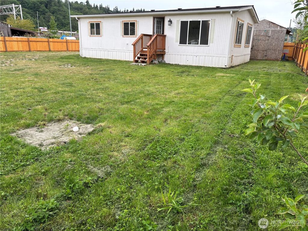Photo of 38 11th Avenue N, Algona, WA 98001 (MLS # 2384464)