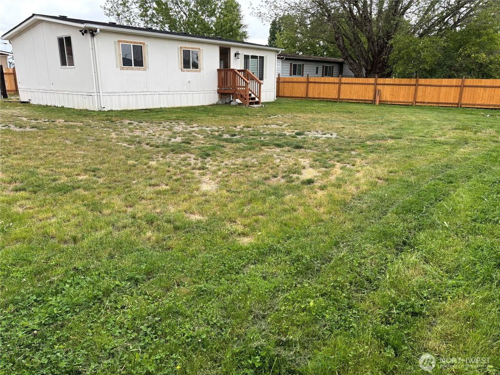 Photo of 38 11th Avenue N, Algona, WA 98001 (MLS # 2384464)