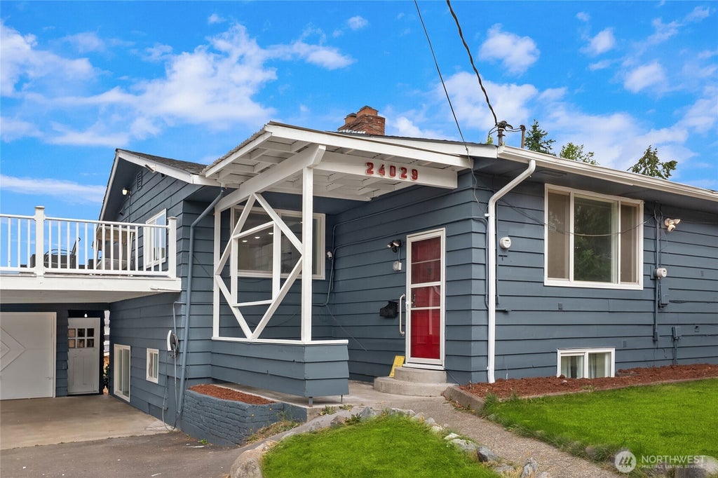 Photo of 24029 24th Avenue S, Des Moines, WA 98198 (MLS # 2542088)