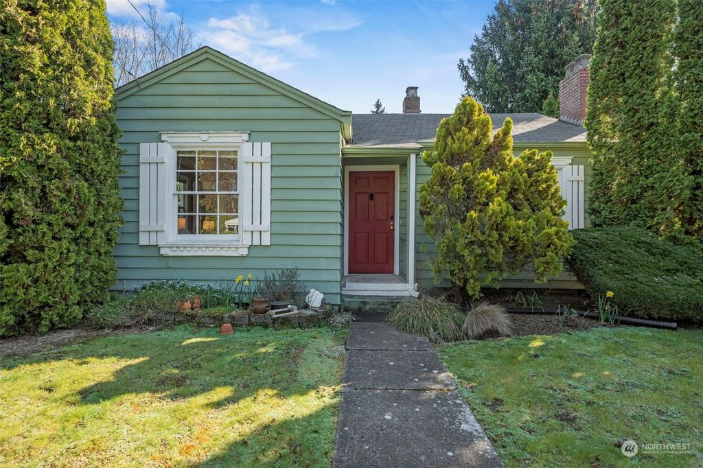 Photo of 11728 Meridian Avenue N, Seattle, WA 98133 (MLS # 2204249)