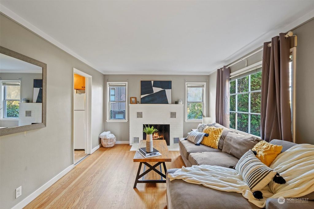 Photo of 11728 Meridian Avenue N, Seattle, WA 98133 (MLS # 2204249)