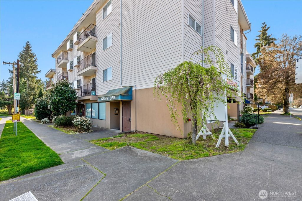 Photo of 12056 15th Avenue NE #404, Seattle, WA 98125 (MLS # 2511893)