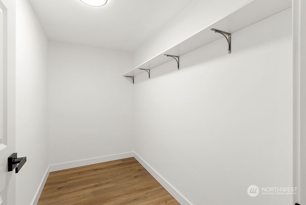 listing image 9361405711209593579
