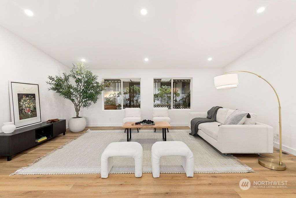 listing image 9364825037181914746