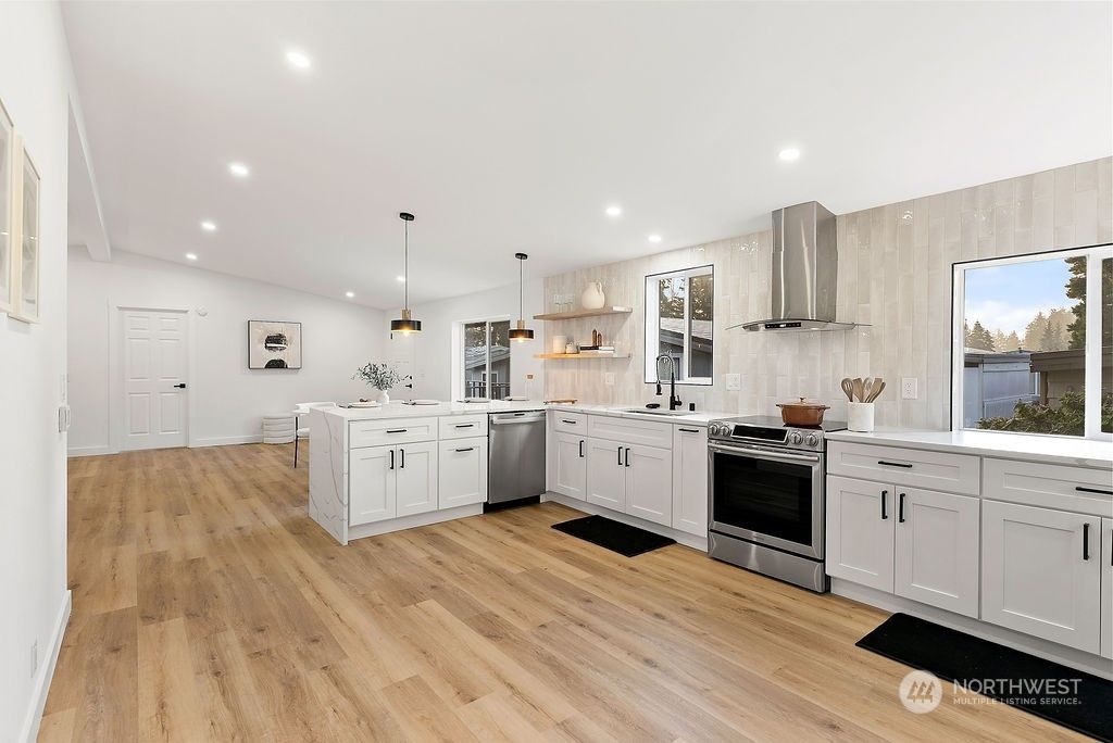 listing image 9362381978793901615