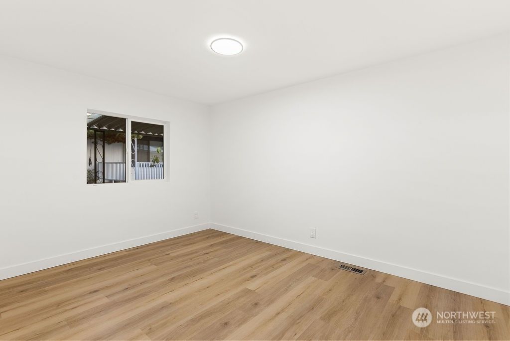 listing image 9365819339702808916