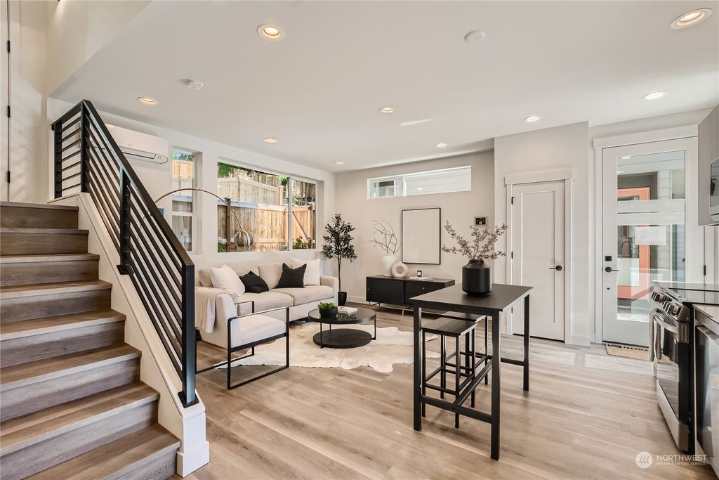 Photo of 9522 3rd Avenue NE #B, Seattle, WA 98115 (MLS # 2156657)