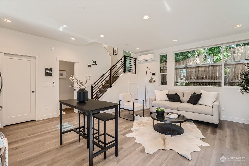 Photo of 9522 3rd Avenue NE #B, Seattle, WA 98115 (MLS # 2156657)