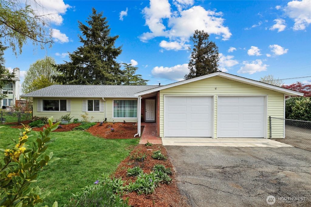 Photo of 26132 19th Avenue S, Des Moines, WA 98198 (MLS # 2511517)