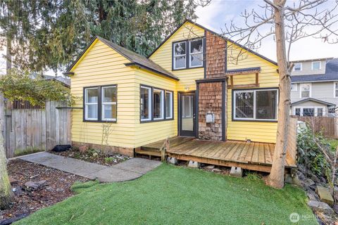 Photo of 1110 S Chase Street, Port Angeles, WA 98362 (MLS # 2464228)