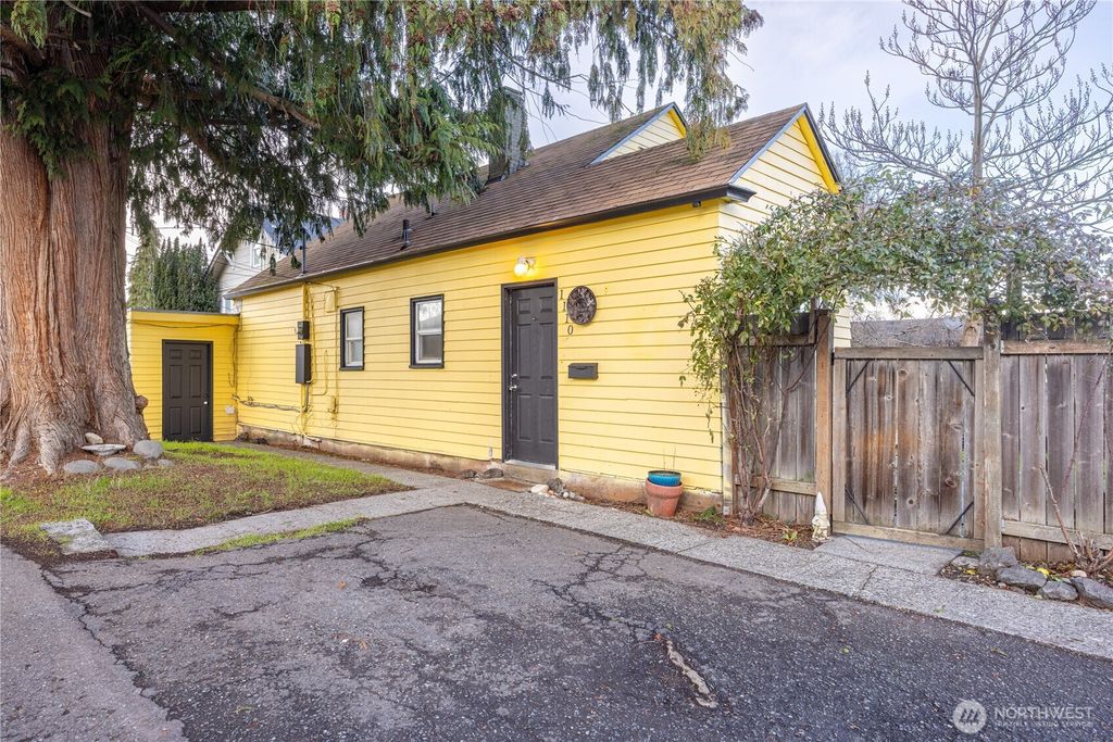 Photo of 1110 S Chase Street, Port Angeles, WA 98362 (MLS # 2464228)