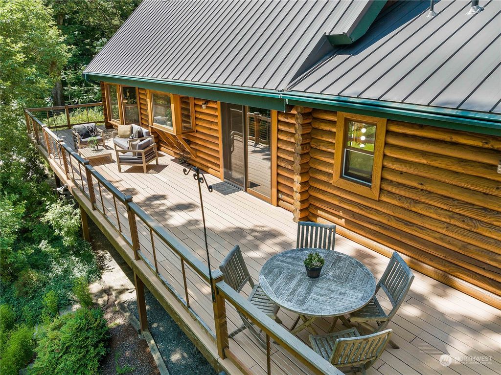 Photo of 17210 272nd Avenue SE, Issaquah, WA 98027 (MLS # 2128954)