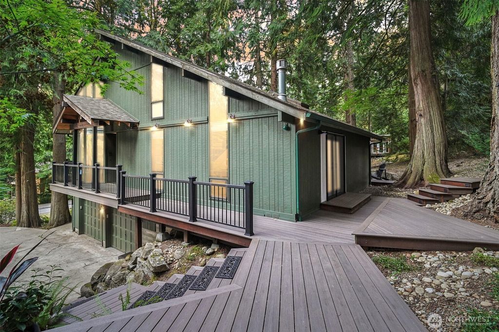 Photo of 790 Highwood Drive SW, Issaquah, WA 98027 (MLS # 2430966)