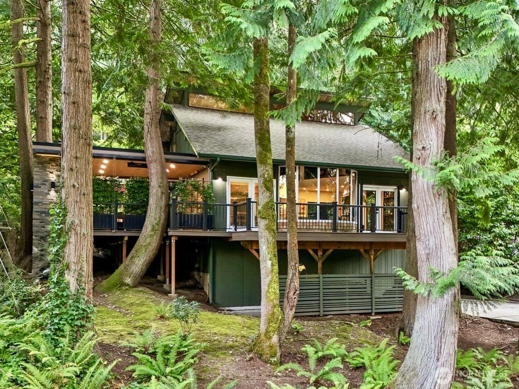 Photo of 790 Highwood Drive SW, Issaquah, WA 98027 (MLS # 2430966)