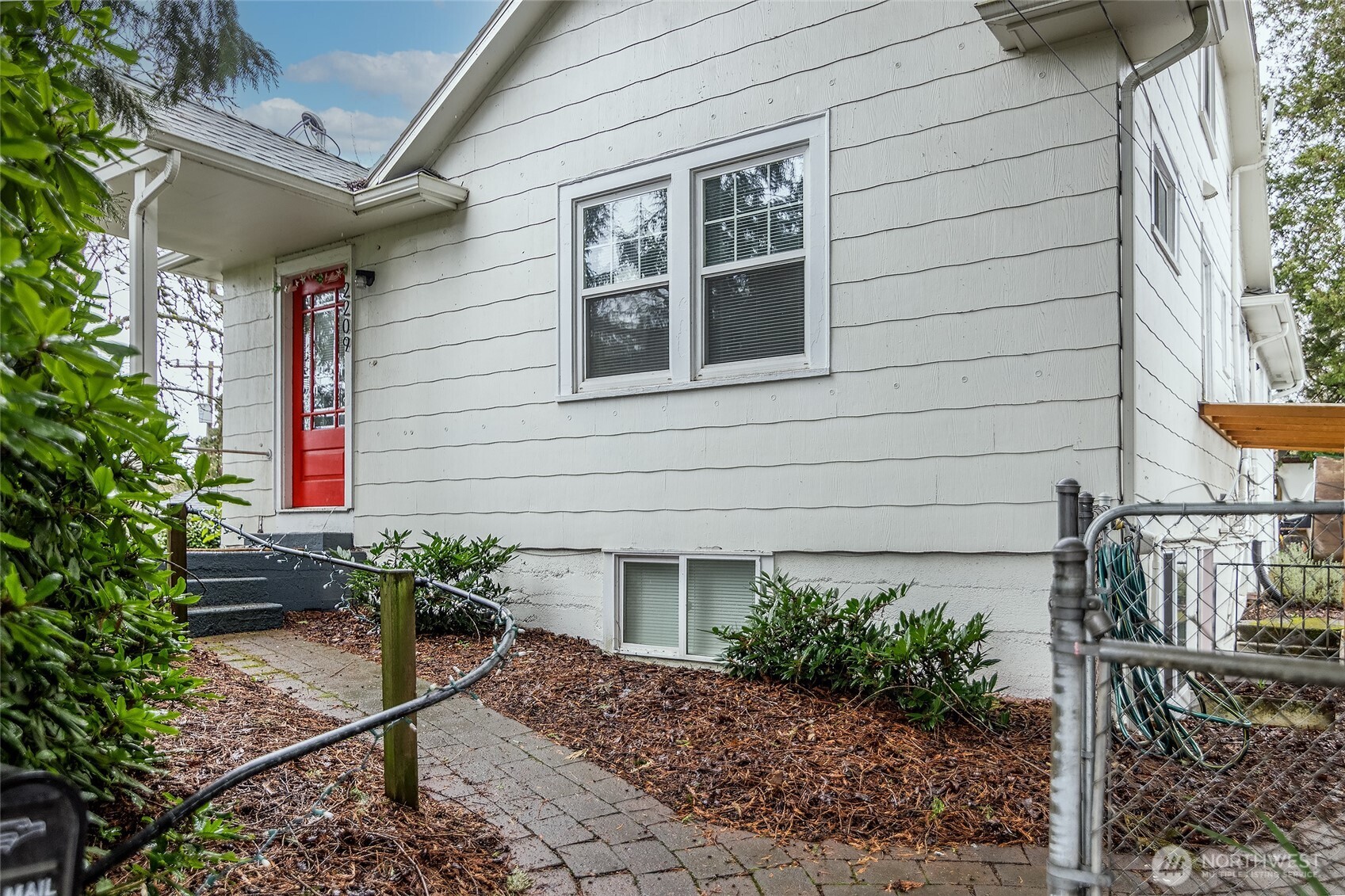 2209 E Roanoke Street