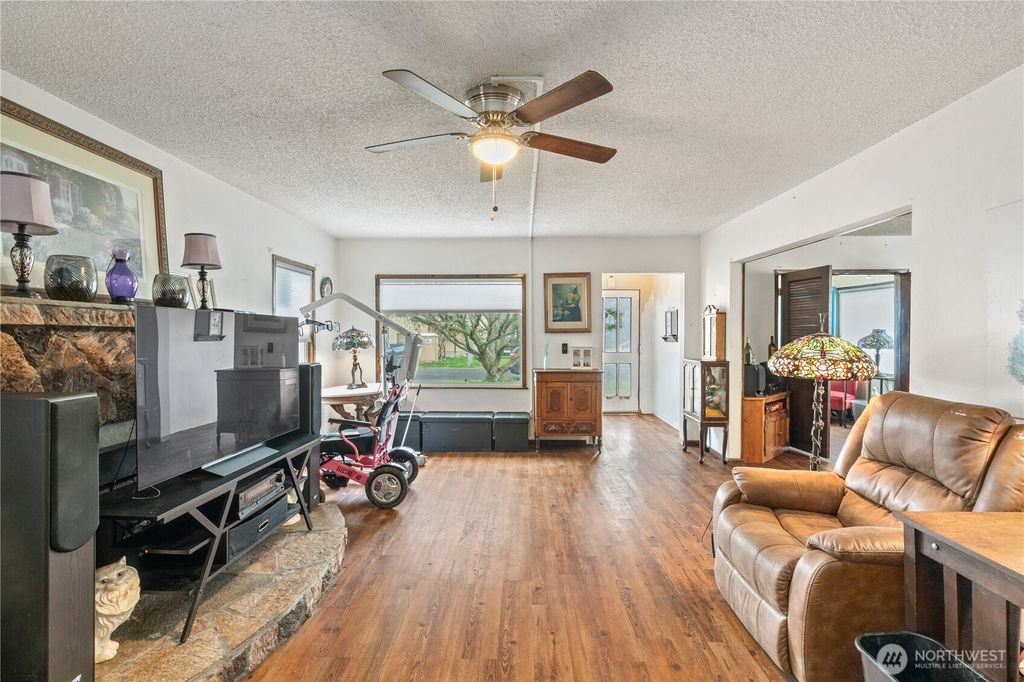 Photo of 226 Karr Avenue, Hoquiam, WA 98550 (MLS # 2486008)