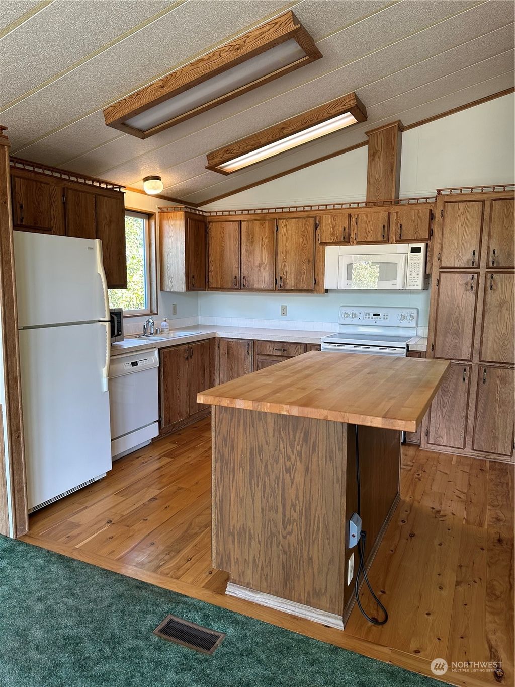 listing image 9365632587882855438