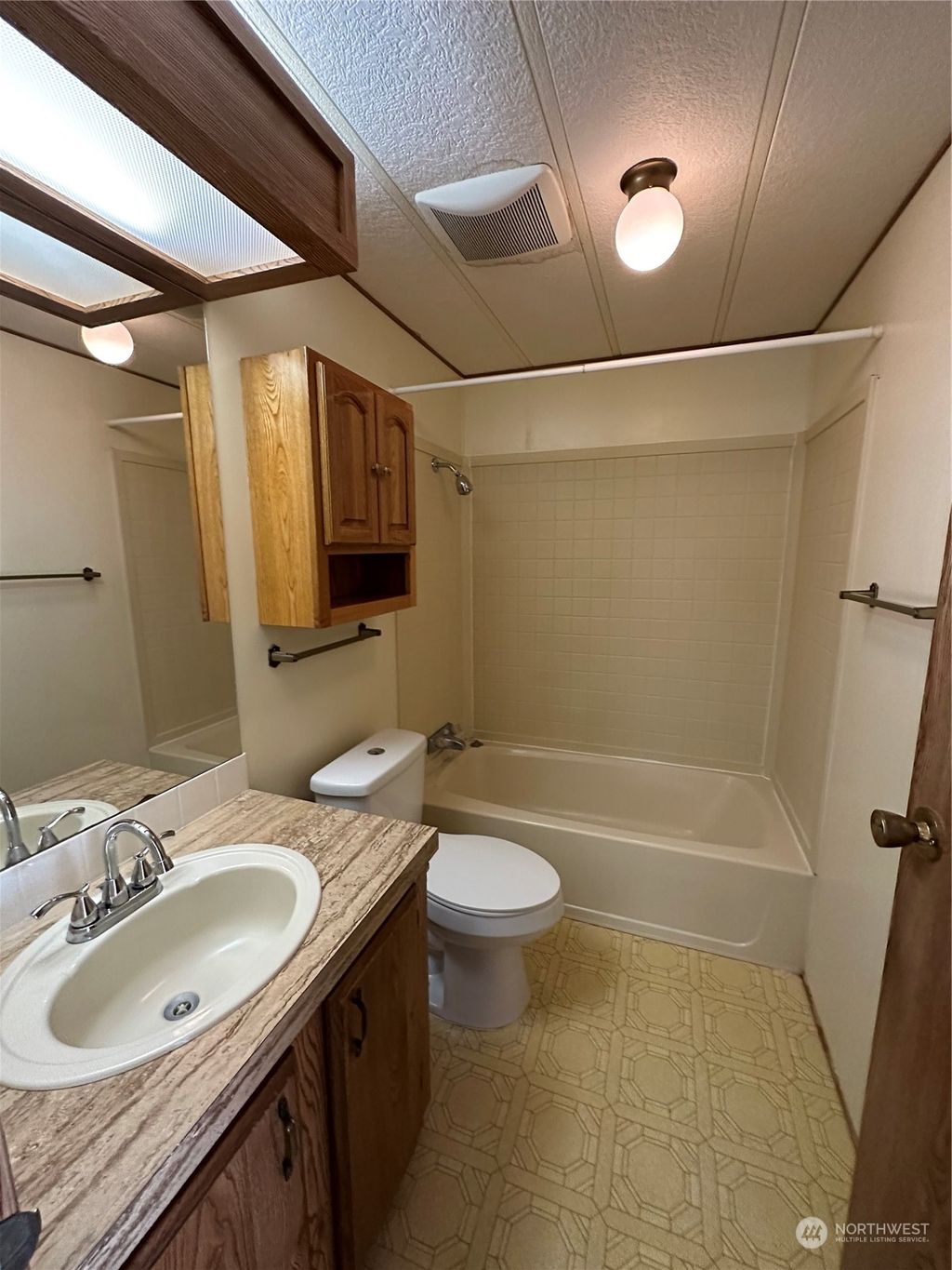 listing image 9360363848665420659