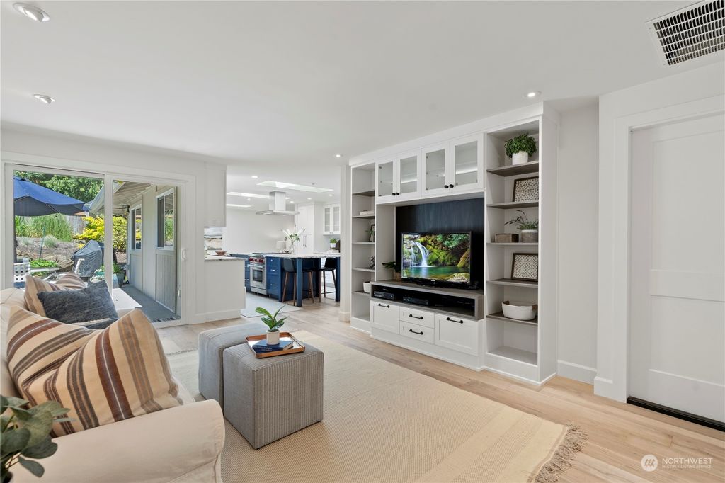 listing image 9361661392647262715