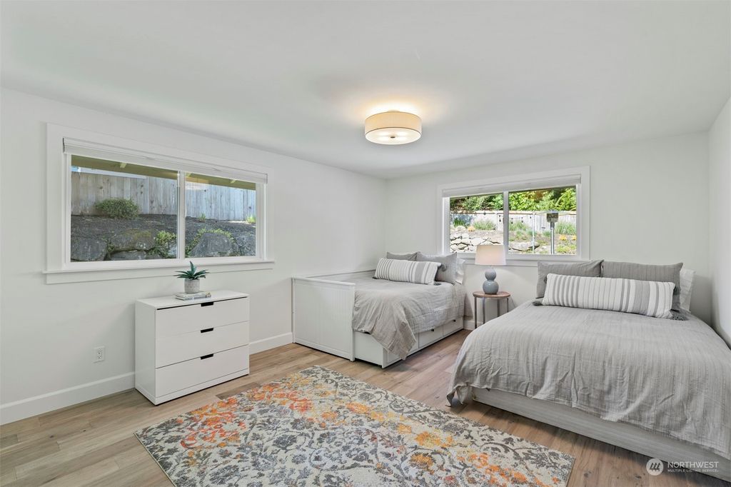 listing image 9362805902696848545