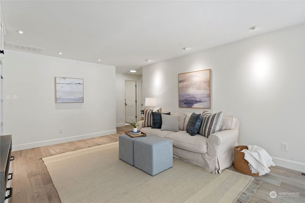 listing image 9367711396951925590