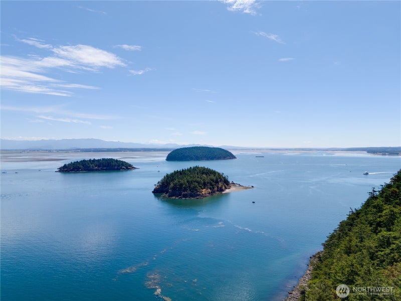 7121 Island View Drive