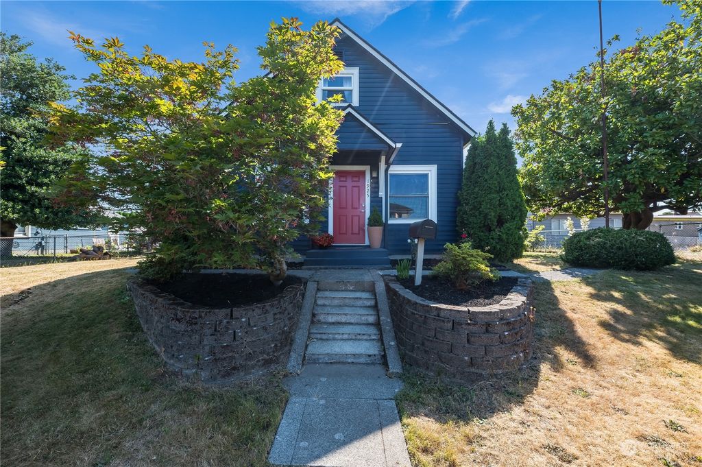 Photo of 1925 Lombard Avenue, Everett, WA 98201 (MLS # 2143113)