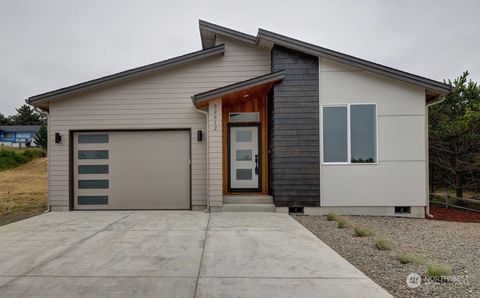 Photo of 32912 I St St, Ocean Park, WA 98640 (MLS # 2260667)