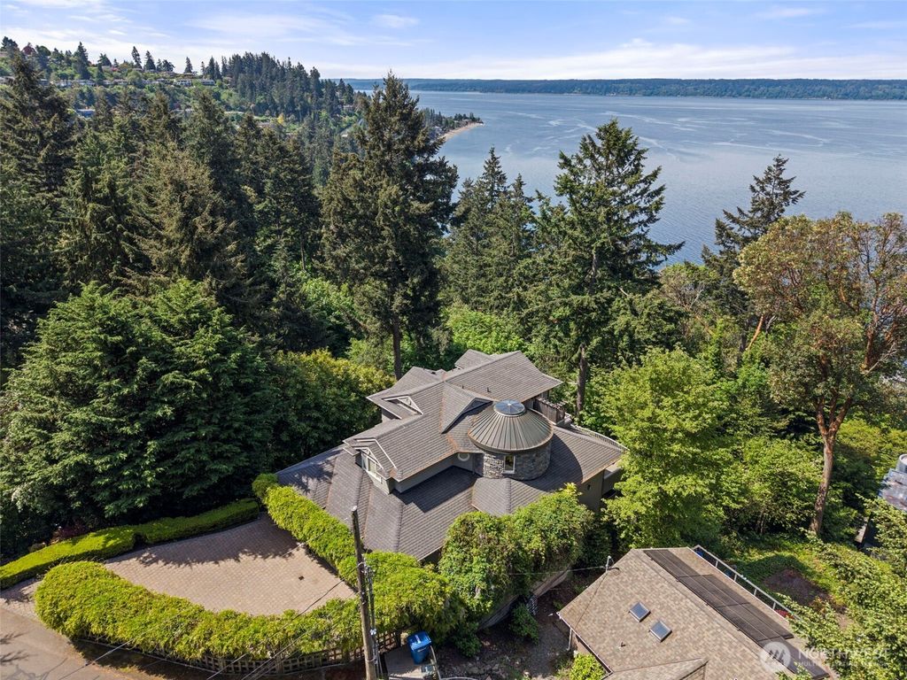 Photo of 15889 25th Avenue SW, Burien, WA 98166 (MLS # 2523775)