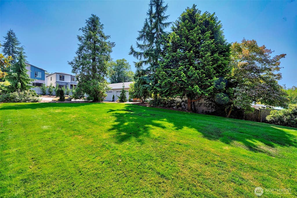 Photo of 8205 NE 128th Street, Kirkland, WA 98034 (MLS # 2573569)