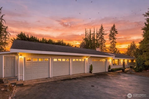 Photo of 8205 NE 128th Street, Kirkland, WA 98034 (MLS # 2573569)