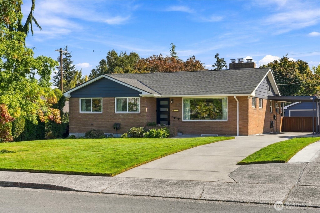 Photo of 709 Colby Avenue, Everett, WA 98201 (MLS # 2584047)