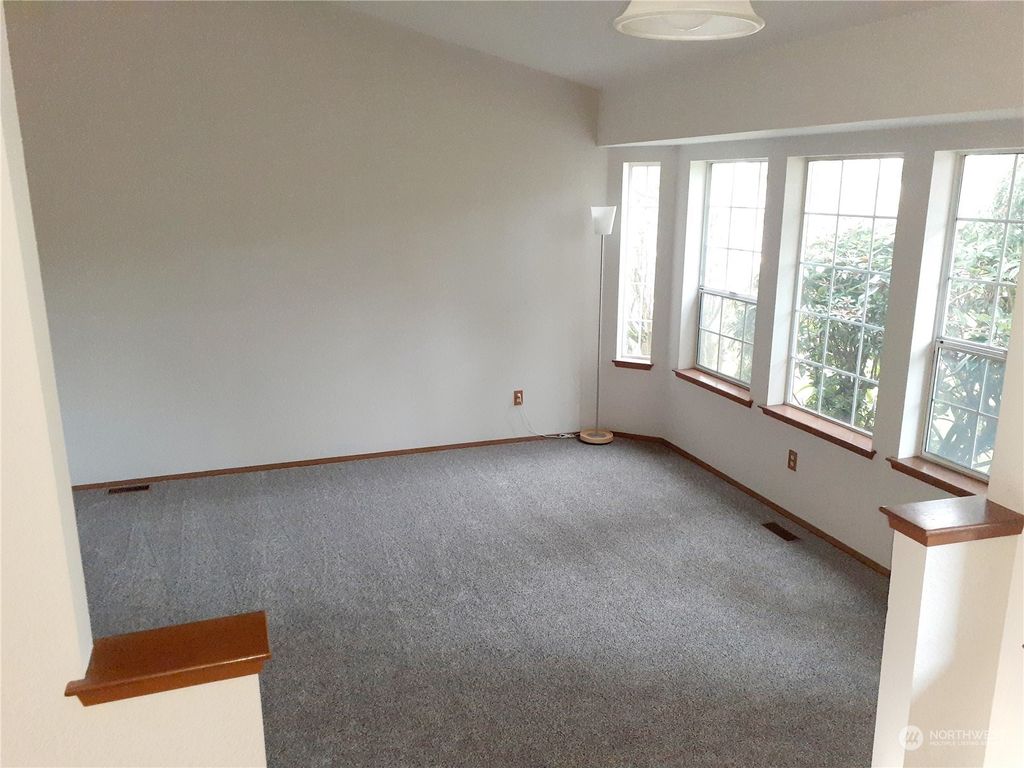 Photo of 1731 SW 324th Street, Federal Way, WA 98023 (MLS # 2312297)