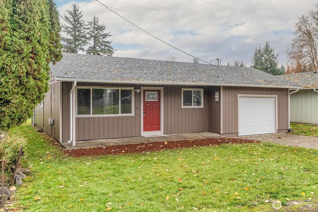 Photo of 1114 N 1st Avenue, Kelso, WA 98626 (MLS # 2452783)