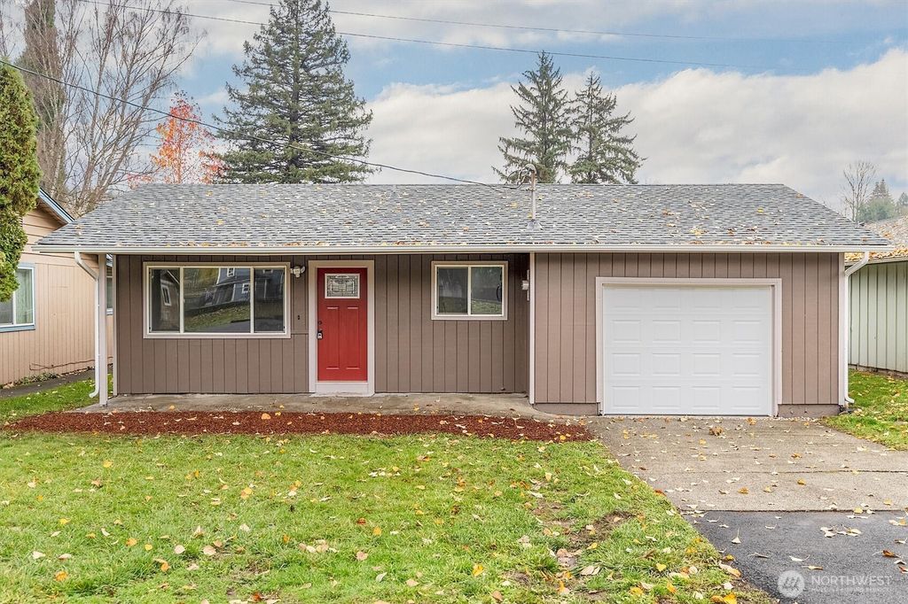 Photo of 1114 N 1st Avenue, Kelso, WA 98626 (MLS # 2452783)