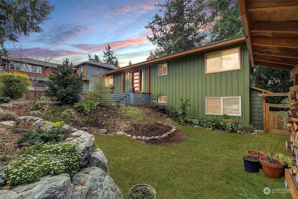 Photo of 11625 21st Avenue SW, Burien, WA 98146 (MLS # 2214467)