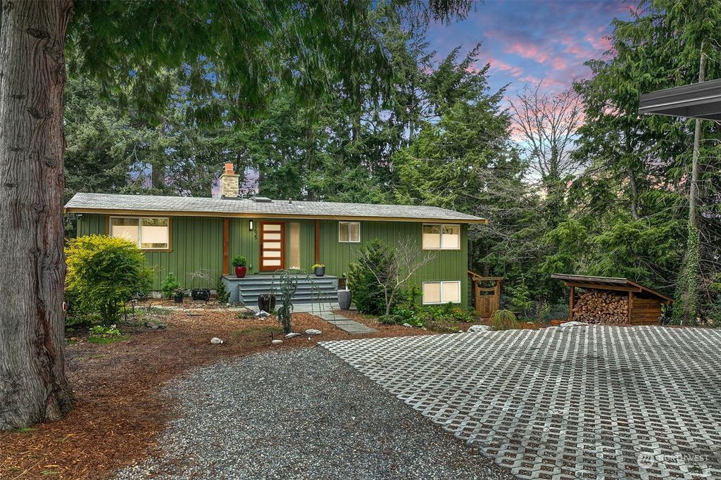Photo of 11625 21st Avenue SW, Burien, WA 98146 (MLS # 2214467)