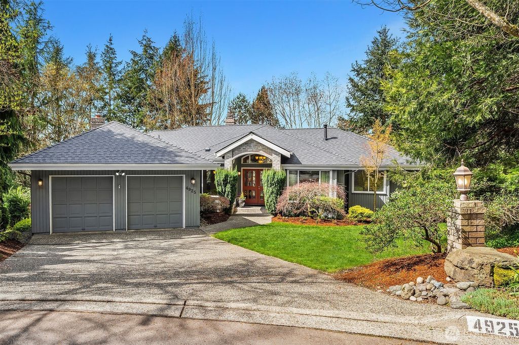 Photo of 4925 119th Place NE, Kirkland, WA 98033 (MLS # 2356996)