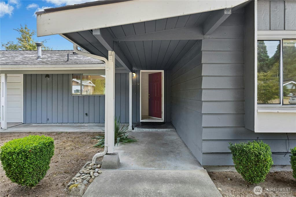Photo of 250 110th Place SE, Bellevue, WA 98004 (MLS # 2569301)